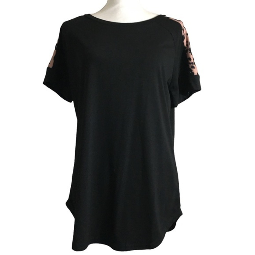 Pursuing Perfection short sleeve animal print tee. Sz Medium